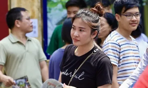Hà Nội yêu cầu các trường không thu phí giữ chỗ