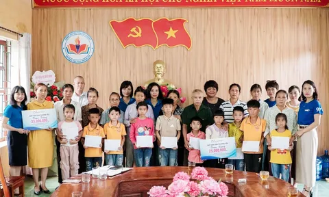 Mang Quỹ Vạn dặm thương yêu đến với nhiều trẻ em có hoàn cảnh khó khăn