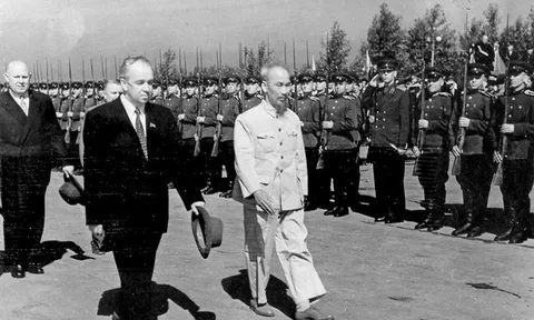 Chủ tịch Hồ Chí Minh - Người lãnh tụ rất đỗi lớn lao, hết mực khiêm nhường