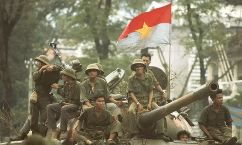 Xử lý tình huống địch bao vây phong tỏa, tiến công hỏa lực hoặc tiến hành chiến tranh xâm lược