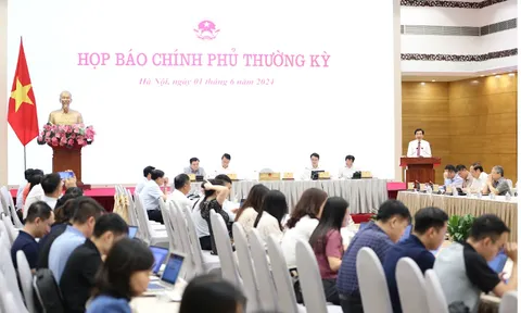Tiếp tục miễn giảm thuế, phí; cải cách tiền lương bảo đảm công bằng, bình đẳng, hài hòa, ổn định, có lộ trình phù hợp