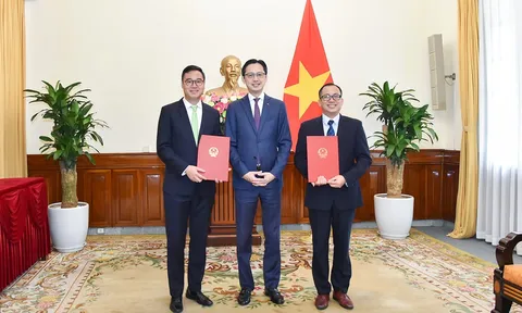 Điều động, bổ nhiệm nhân sự tại Bộ Ngoại giao, Ủy ban Chứng khoán Nhà nước