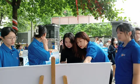 Tình nguyện viên mùa thi: Sẵn sàng hỗ trợ thí sinh kỳ thi THPT 2024