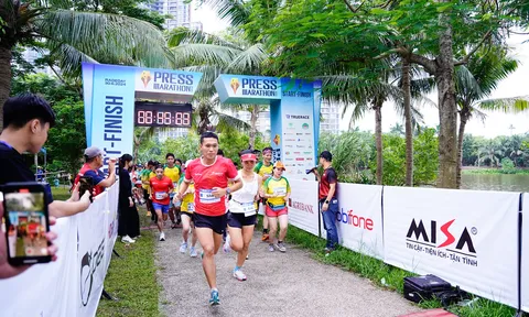 Hàng trăm nhà báo, phóng viên đua tài tại Press Marathon 2024