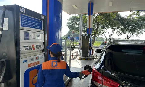 Giá xăng đồng loạt giảm mạnh