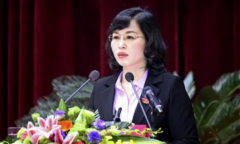 Bà Trịnh Thị Minh Thanh điều hành Tỉnh ủy Quảng Ninh