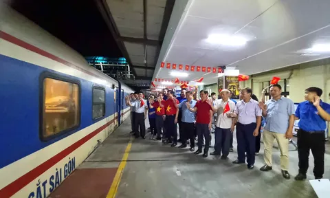 Tàu hỏa "cháy vé" dịp 2/9: Người dân đổ về quê, du lịch bằng đường sắt