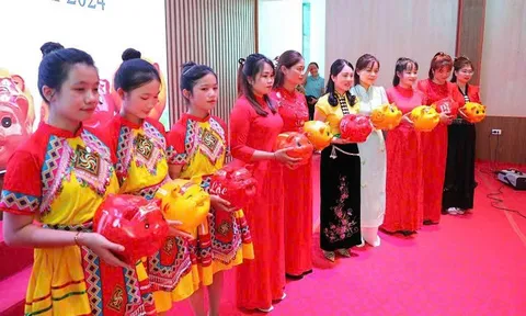 Ngày hội “mổ lợn tiết kiệm” sôi nổi tại huyện biên giới Nậm Pồ