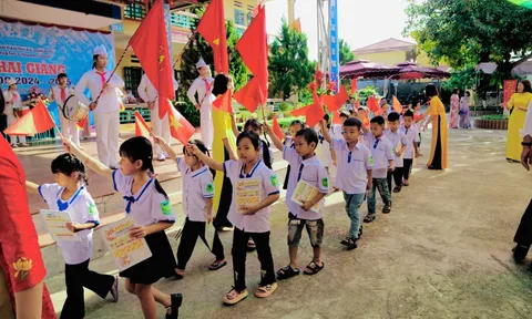Thị xã Nghĩa Lộ - Tỉnh Yên Bái – Bước vào năm học mới – Sáng tạo vì tương lai trẻ thơ