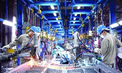 Cơ cấu nguồn nhân lực trong bối cảnh công nghiệp hóa hiện đại