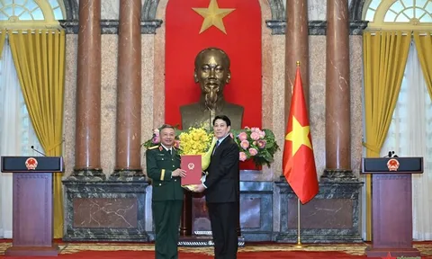 Phó Chủ nhiệm Tổng cục Chính trị Lê Quang Minh được thăng quân hàm Thượng tướng