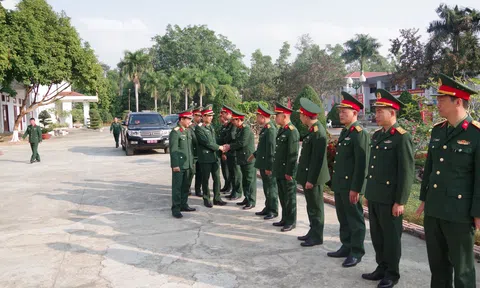 Bộ tư lệnh quân khu 2 thăm và chúc tết Trung đoàn 82, Sư đoàn 355 tại Điện Biên