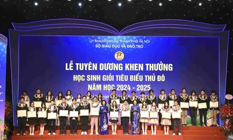Lễ tuyên dương học sinh giỏi Hà Nội: Ghi nhận thành tích nổi bật của thế hệ trẻ