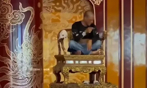 Người bẻ gãy ngai vàng triều Nguyễn có biểu hiện bất bình thường