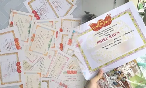 Trào lưu khoe giấy khen của con, hiểm hoạ khó lường