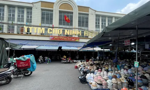 Thủ phủ thời trang lớn nhất miền Bắc “cửa đóng then cài” khi bị kiểm tra