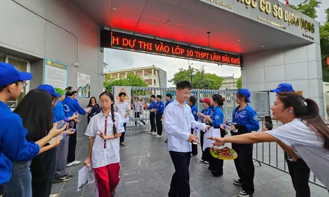 Đề thi môn Ngoại ngữ chiều nay có gì đặc biệt: Thí sinh nói gì sau khi rời phòng thi?
