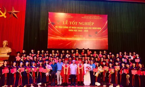 Trường ĐHSP Hà Nội 2 trao bằng cử nhân cho sinh viên ngành mầm non liên thông