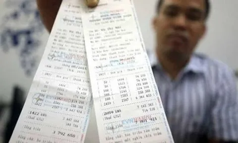 Người dân “choáng” vì tiền điện tháng 6 tăng mạnh: Lỗi do thời tiết, giá điện hay cách dùng?