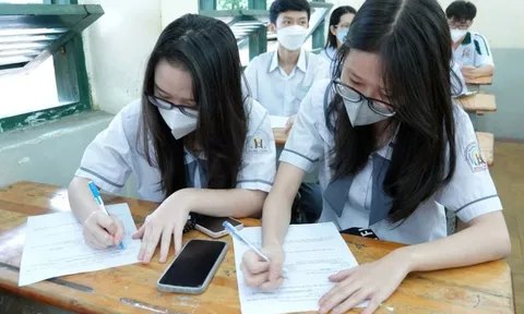 TP. HCM: Dự kiến cấm học sinh sử dụng điện thoại trong trường