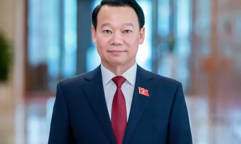 Kỷ luật cảnh cáo Bộ trưởng Nông nghiệp và Môi trường