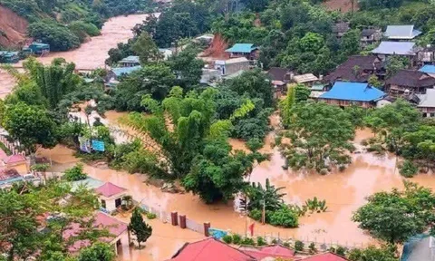Điện Biên họp khẩn, quyết liệt triển khai làm nhà ở cho người dân sau lũ quét