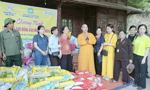 Chương trình ''Gieo hạt từ bi'' tặng quà bà con xã Nhôn Mai, Nghệ An