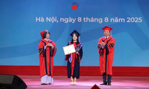 Cô gái mê Toán trở thành thủ khoa Kinh tế quốc tế của Học viện Ngoại giao