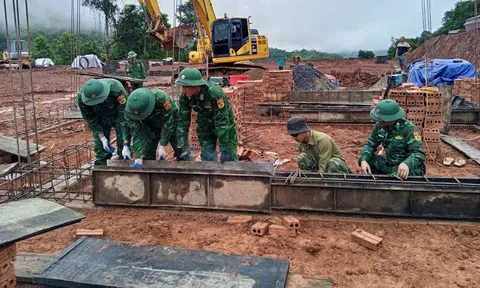 Bộ đội Biên phòng Điện Biên kề vai sát cánh cùng nhân dân vùng lũ