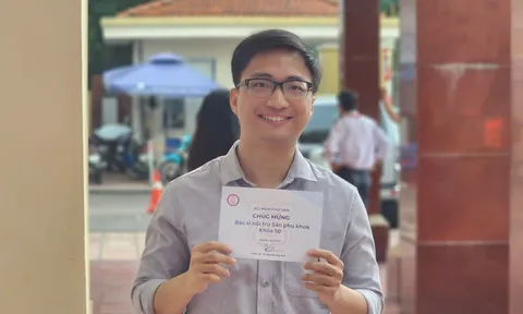 Bác sĩ trẻ trở thành “hiện tượng mạng” sau một đêm nhờ thành tích thủ khoa nội trú