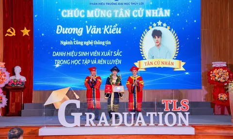 Hành trình từ sự nhút nhát đến danh hiệu sinh viên xuất sắc Công nghệ thông tin