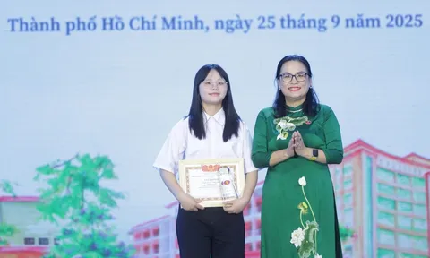 Cô gái biến niềm đam mê thành động lực trở thành thủ khoa ngành Báo chí