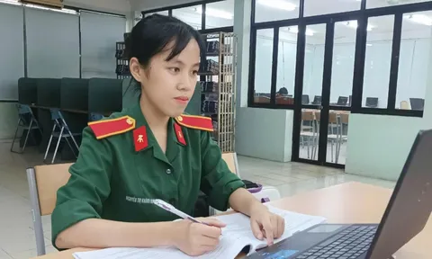 Hành trình của nữ sinh với bộ quân phục đến giải thưởng khoa học danh giá