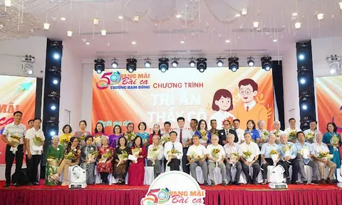 50 năm một mái trường: Buổi lễ kỷ niệm đầy xúc động của các thế hệ thầy trò THPT Hàm Rồng tại Hà Nội