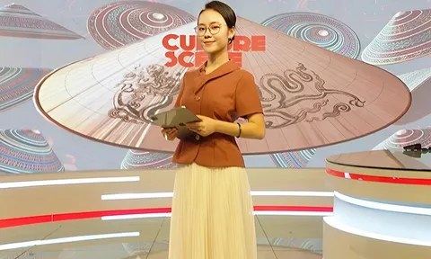 Từ cô giáo tiếng Anh trở thành MC song ngữ trên sóng VTV