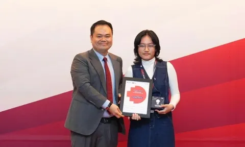 Nữ sinh 10X giành học bổng toàn phần RMIT nhờ nỗ lực muốn giúp gia đình