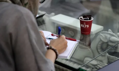 “Cơn sốt” IELTS trở thành áp lực cho cả phụ huynh và học sinh