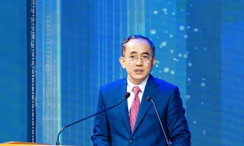 Từ “ông trùm” ngành đá ốp đến tân giáo sư 2025: Hành trình khác biệt của tỷ phú Hồ Xuân Năng