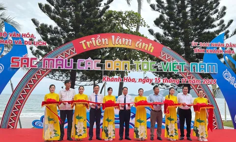 Lễ khai mạc Triển lãm ảnh “Sắc màu các dân tộc Việt Nam” tại Nha Trang: Tôn vinh giá trị văn hóa 54 dân tộc anh em