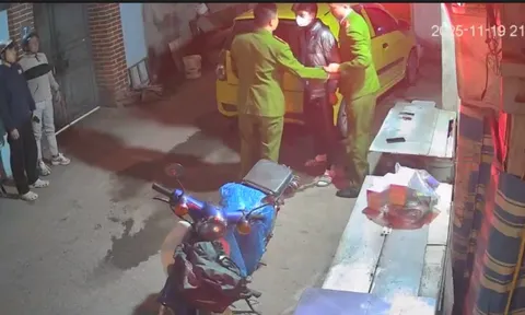 Đối tượng cướp giật điện thoại bị tóm gọn khi đang tẩu tán tang vật tại đường Cầu Diễn