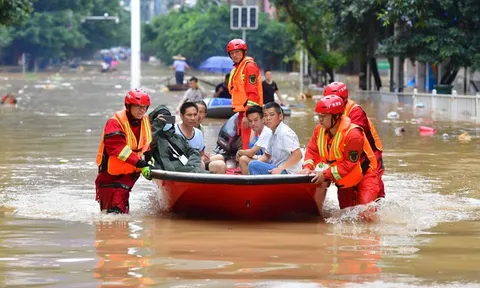 Chi trả gộp 3 tháng lương hưu và trợ cấp bảo hiểm xã hội cho người dân vùng lũ