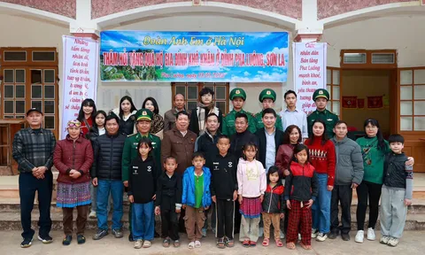 Tạp chí điện tử Nhân lực Nhân tài Việt thực hiện chương trình thiện nguyện tại Sơn La
