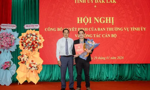 Công bố quyết định về công tác cán bộ tại xã Dray Bhăng, Đắk Lắk