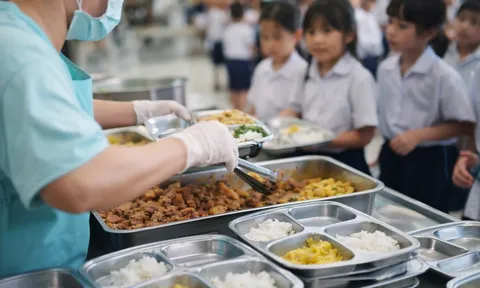 Sau phản ánh về suất ăn học đường, TP.HCM kích hoạt cơ chế kiểm soát khẩn
