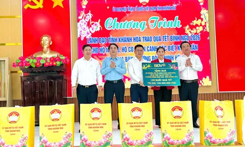 Đoàn Tỉnh ủy Khánh Hòa thăm, chúc tết và trao quà tại phường Đông Ninh Hòa