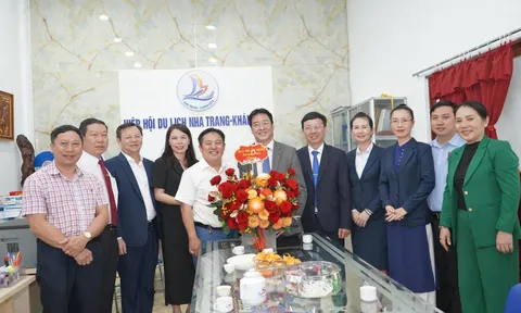 Khánh Hòa: Đồng chí Nguyễn Long Biên thăm, chúc Tết Hiệp hội Du lịch và doanh nghiệp đầu xuân Bính Ngọ 2026