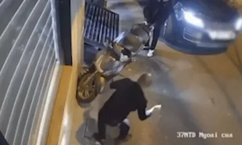 Từ vụ chọc thủng lốp xe máy SH: Phải làm gì khi người khác đỗ xe chắn lối đi?