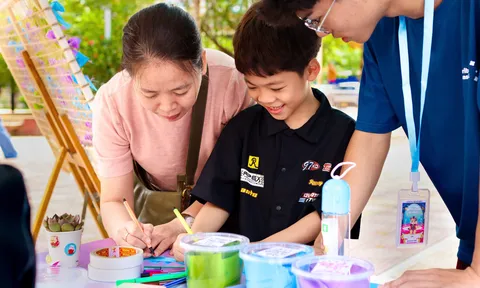 SCRIBBLES’ EXHIBITION 2026: Khi bản sắc cộng đồng được nhìn qua lăng kính trẻ thơ