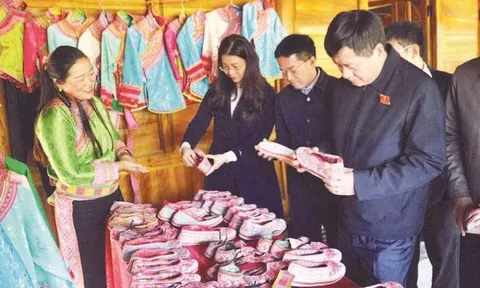 Điểm khác biệt trong bảo tồn, phát triển nghề và làng nghề truyền thống ở Điện Biên