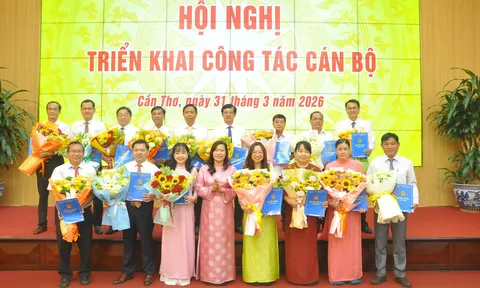 Cần Thơ điều động, bổ nhiệm 16 cán bộ cấp quản lý, lãnh đạo